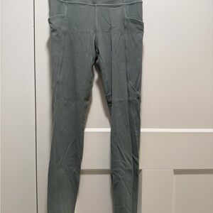 Athleta Girl Stash your treasures green leggings size S/7